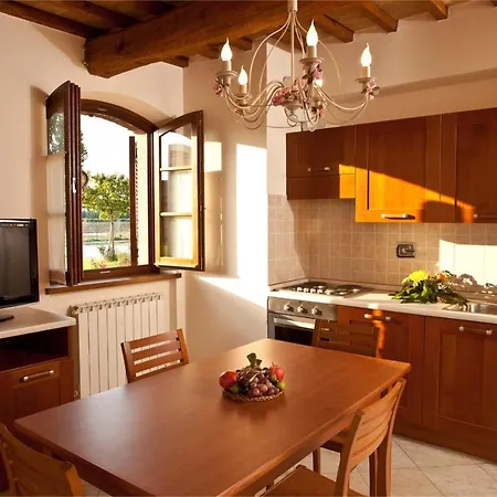 Le Rondini Apt With Shared Pool Family Friendly Appartement *