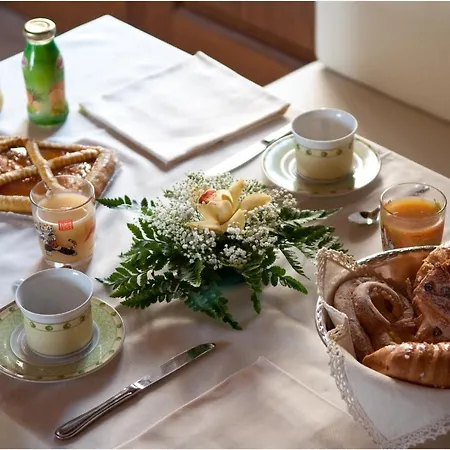 Le Rondini Apt With Shared Pool Family Friendly Appartement *